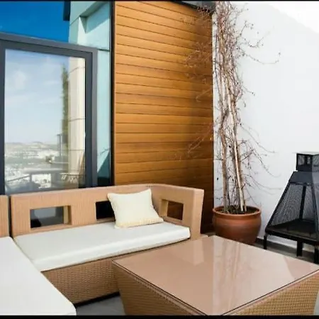 Dreamy With Sea View And Pool In Apartment *